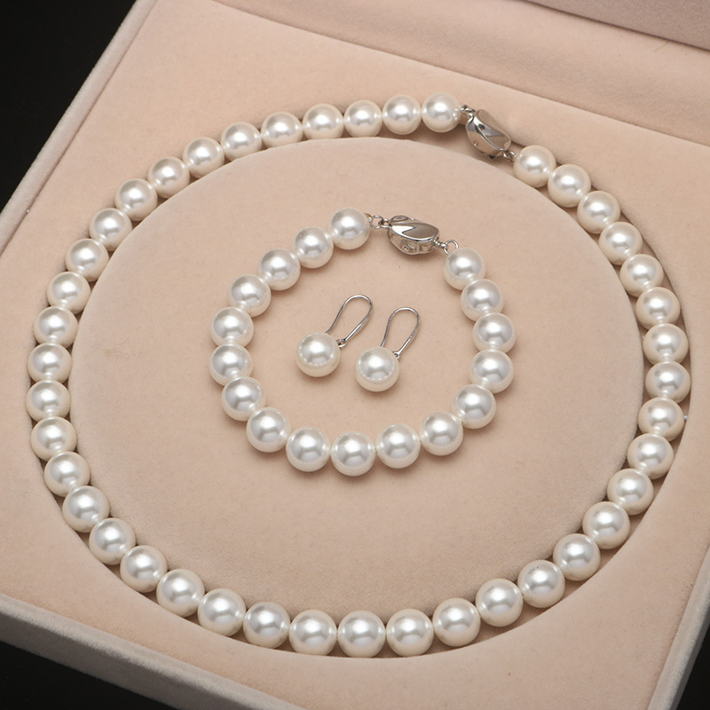 pearl necklace